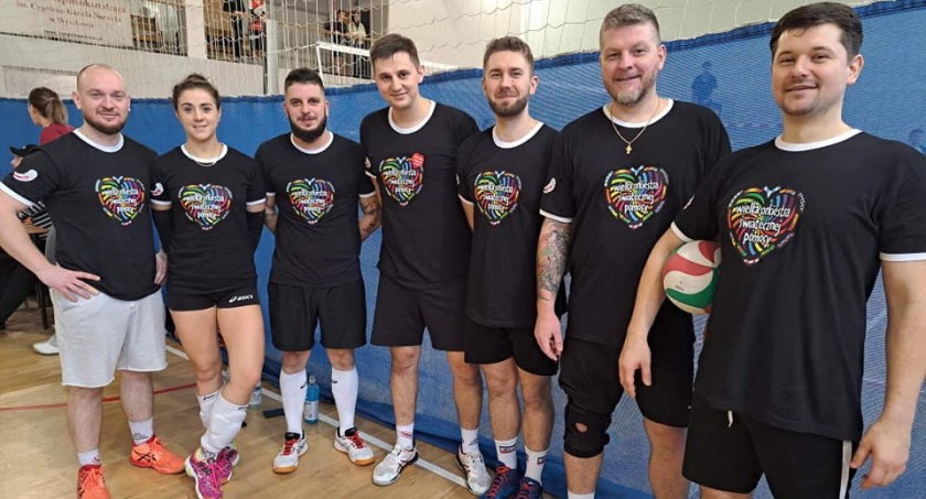 Turniej piłki siatkowej dla WOŚP w I LO w Wyszkowie/Fot. FB UKS Volley Wyszków