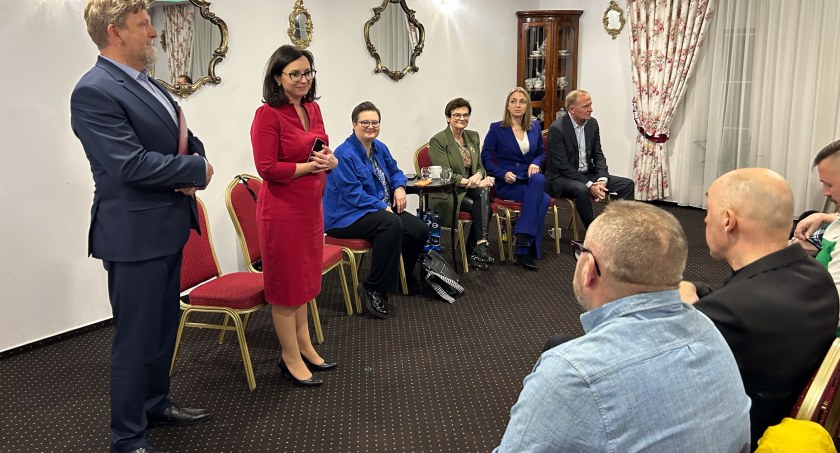 Krystyna Szumilas, Katarzyna Lubnauer i Aleksandra Gajewska krytycznie oceniając politykę oświatową PiS/Zdjęcia:Jerzy Lisiecki 
