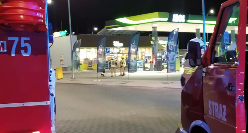 Uszkodzony dystrybutor na stacji paliw w miejscowości Budykierz/zdjęcie: FB OSP Trzcianka