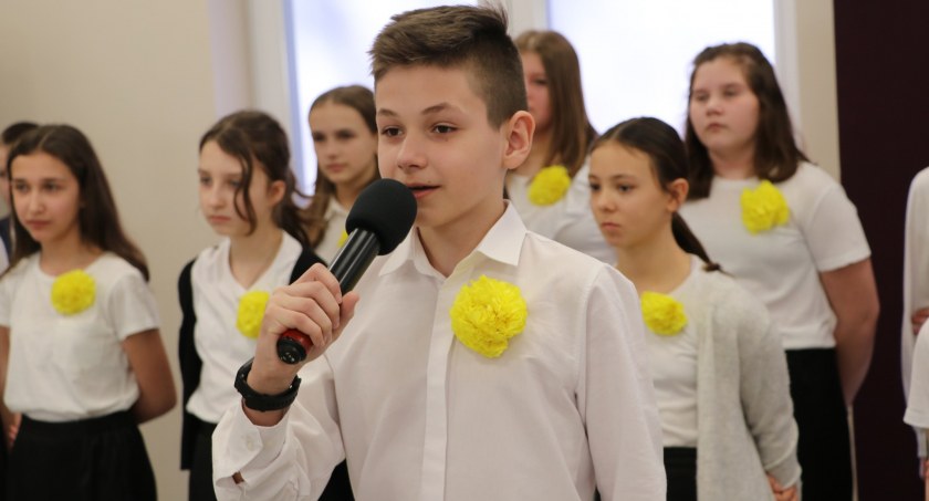 Publiczność obejrzała program artystyczny uczniów z SP w Długosiodle/zdjęcie: FB GCIKSiR w Długosiodle