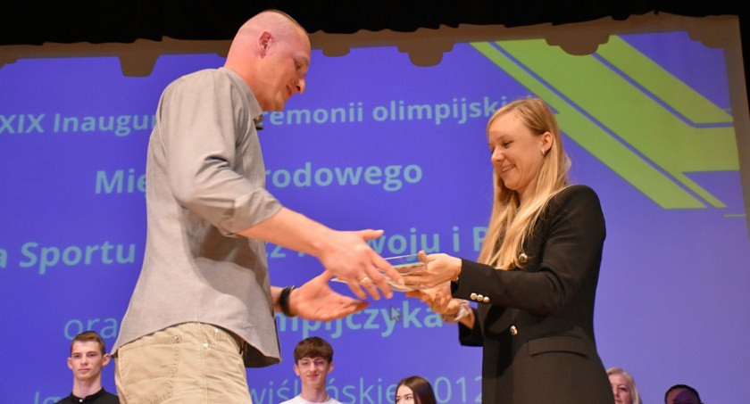 Dekoracji dokonano podczas XXIX Ceremonii Olimpijskiej./zdjęcie: Powiat Wyszkowski