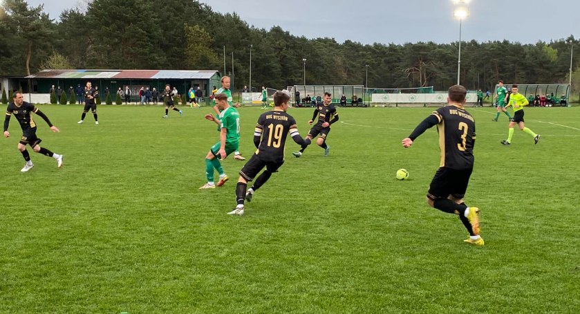 Bug Wyszków rozegrał mecz z PKS Radość w warszawskim Wawrze./zdjęcia: Fb Bug Wyszków