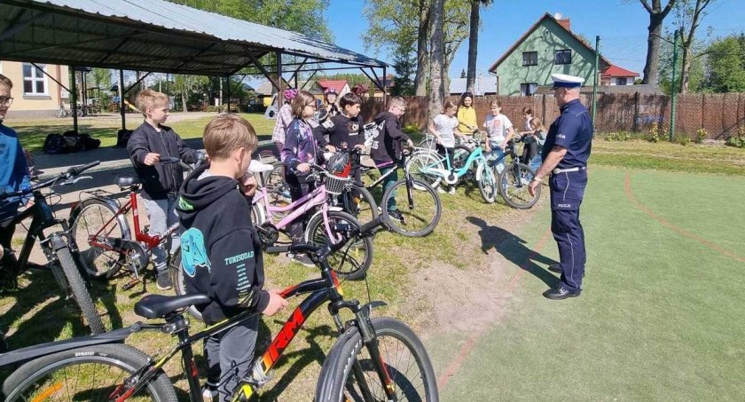 W Szkołach Podstawowych na terenie gminy Brańszczyk odbyły się egzaminy na kartę rowerową/zdjęcie: KPP Wyszków