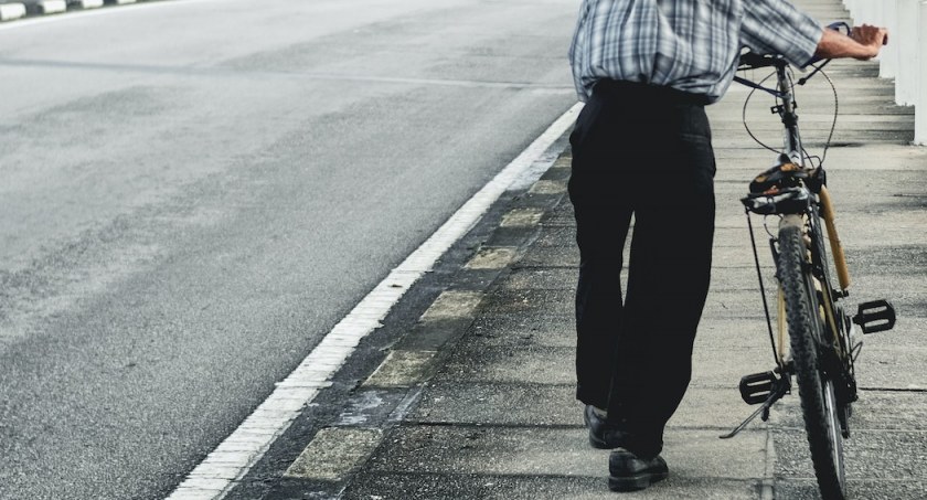 Senior nie wiedział, jak się nazywa, ani gdzie jest/zdjęcie: pexels.com