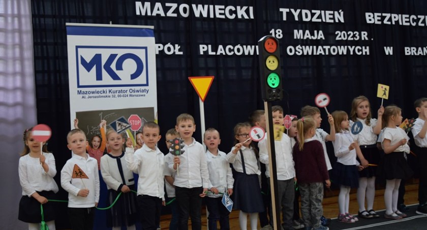 Uczniowie ZPO w Brańszczyku przygotowali część artystyczną/zdjęcie: KPP w Wyszkowie