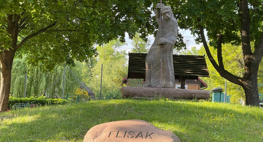 Kamieńczyk. Pomnik flisaka autorstwa Elżbiety Pietras/zdjęcie: wdi24.pl