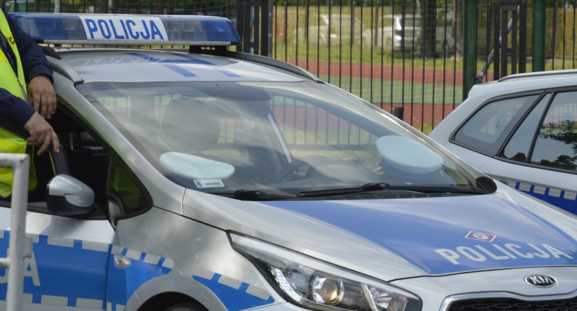 Pasażer chciał wręczyć policjantom łapówkę/zdjęcie: wdi24.pl