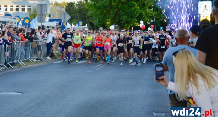 Dorośli mieli do wyboru 4 razy 2,5 km lub 2 razy 2,5 km/zdjęcia:wdi24.pl