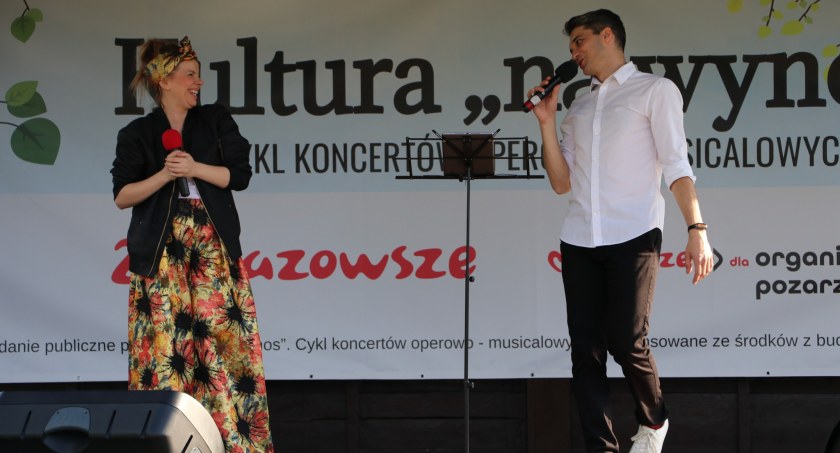 w Długosiodle wystąpili utalentowani aktorzy i wokaliści, Wioleta Malchar oraz Jacek Pacholski/zdjęcie: Fb Fb Gminne Centrum Informacji, Kultury, Sportu i Rekreacji w Długosiodle