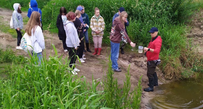 W pilotażowym projekcie „Rok nad Rzeką” biorą udział trzy szkoły podstawowe, a jedną z nich jest Szkoła Podstawowa nr 3 w Rybienku Leśnym/ zdjęcie: Fb SP nr 3 w Wyszkowie
