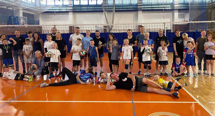 Do rywalizacji przystąpiło 15 dwuosobowych zespołów/zdjęcia: Fb UKS Volley Wyszków