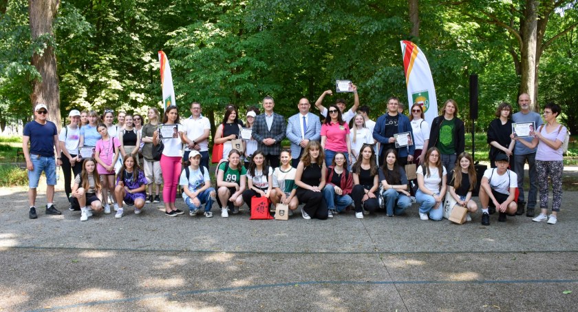 W trakcie rozwiązywania gry „Śladami Enigmy w Wyszkowie” musieli działać jak kryptolodzy/zdjęcie: Powiat Wyszkowski