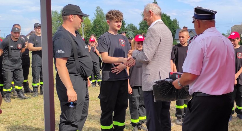 Drużyny OSP z ogromnym zapałem wzięły udział w sportowej rywalizacji/zdjęcie: Gmina Brańszczyk