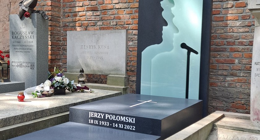 W Alei Zasłużonych na Starych Powązkach stanął nowy nagrobek artysty/zdjęcie: fb GlassPro Wyszków/Granity Skwara