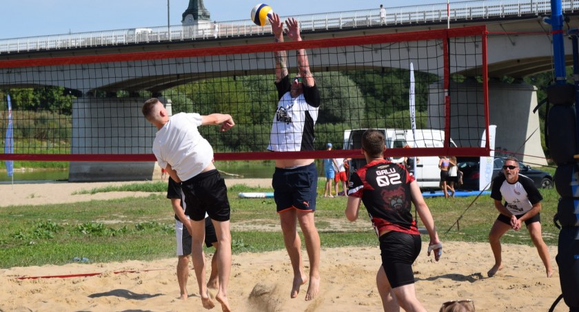 W niezwykłym upale rozegrano 22 spotkania/zdjęcie: Gmina Wyszków