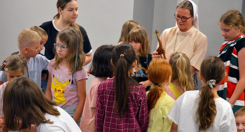 Siostra Katarzyna Jakubczak, misjonarka, odwiedziła wyszkowską bibliotekę