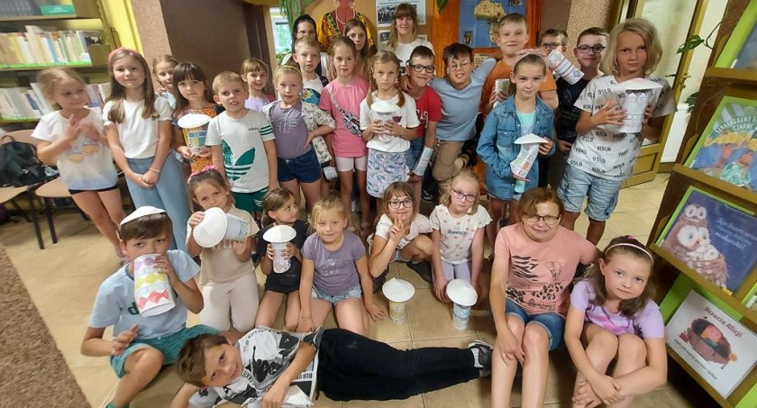 Uczestnicy zajęć wakacyjnych „Przystanek Afryka” wybrali się w odwiedziny do Biblioteki Pedagogicznej/zdjęcie: Fb BP w Wyszkowie