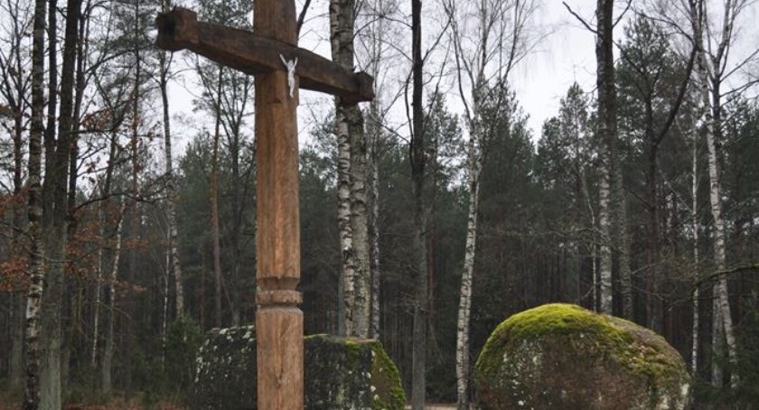 Stowarzyszenie chce przypomnieć o niemieckiej zbrodni na mieszkańcach gajówki znanej pod nazwą Mękaliny/zdjęcie: Porębska Kropelka Oddział Klubu HDK Legion 