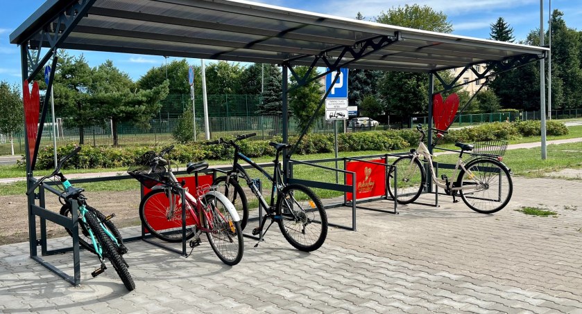 Nowe wiaty i stojaki rowerowe powstały w czterech punktach miasta/zdjęcie: Fb Wyszkowskie TBS