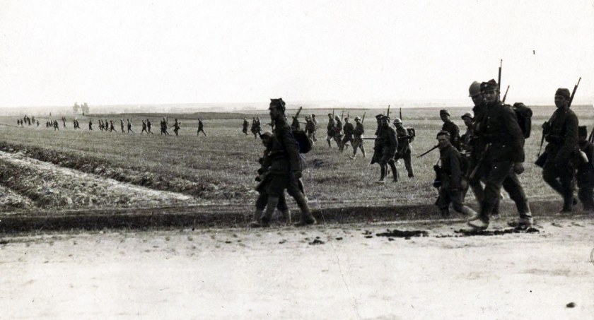 Piechota polska podczas Bitwy Warszawskiej. fot. Centralne Archiwum Wojskowe