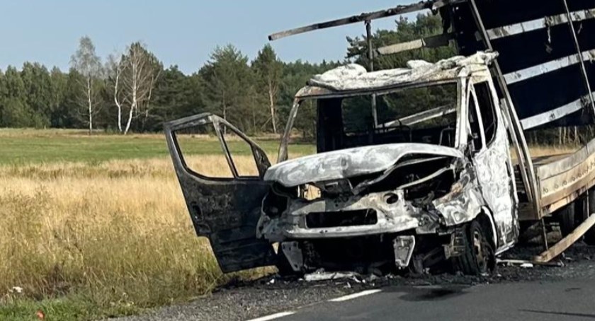 Pożar auta na trasie łochowskiej /zdjęcie: od czytelnika