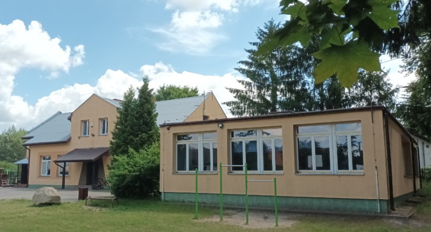 Szkoła Podstawowa w Łosinnie, w której będzie mieściło się minimuzeum, fot. Robert Fallaszek