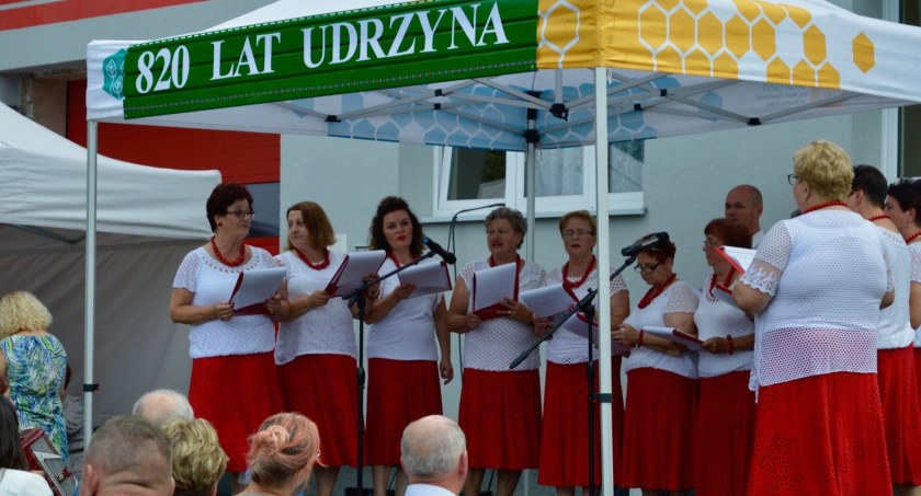 Występ Koła Gospodyń Wiejskich „Porębianki”, uświetnił uroczystości 820-lecia Udrzyna. / Zdjęcie: wdi24.pl