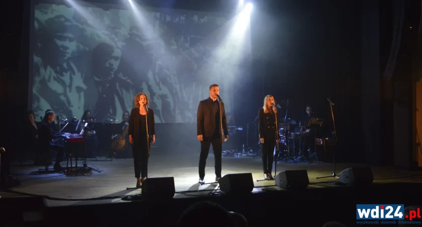 Widowisko „I zawsze zwycięstwo musiało ich być…” w WOK Hutnik. / Zdjęcie: wdi24.pl