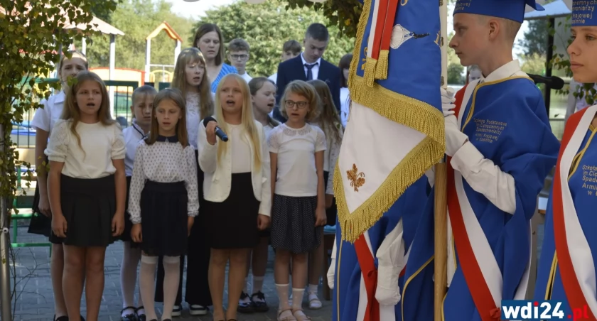 Uroczystości nadania imienia Cichociemnych w SP w Łosinnie. / Zdjęcie: wdi24.pl
