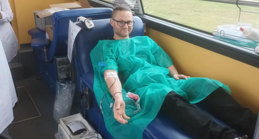 Mieszkańcy oddawali krew w mobilnym ambulansie. / Zdjęcie: Fb Porębska Kropelka