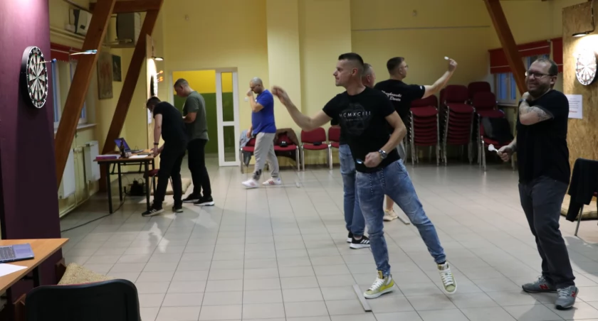 Do rywalizacji w darta zgłosiło się 16 uczestników. / Zdjęcie: GCIKSiR w Długosiodle