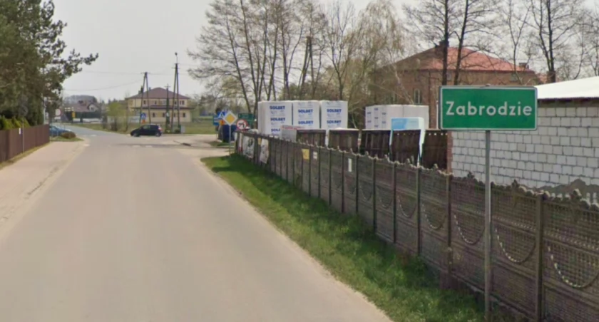 W Zabrodziu w miejscu skrzyżowania kilku dróg powstaje rondo. / zdjęcie: Google Earth