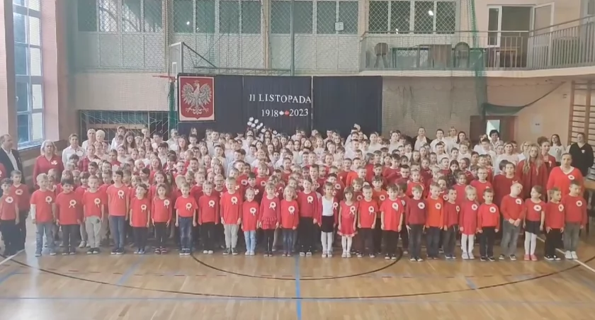 Już po raz szósty o symbolicznej godzinie 11:11 zaśpiewano „Mazurka Dąbrowskiego”.