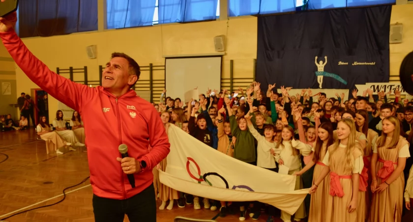 Rober Korzeniowski podkreślał, że uwielbia pracę z młodzieżą. / Zdjęcie: wdi24.pl