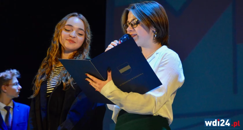 Młodzież z MRM i WiP Wyszków omówiła w skrócie zrealizowane projekty. / Zdjęcie: wdi24.pl