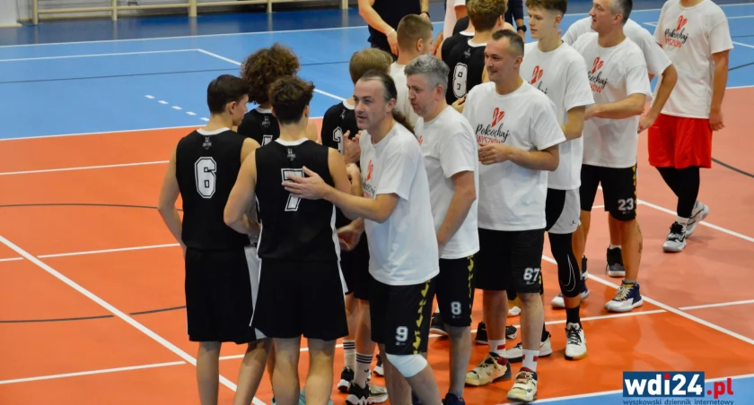 Wynikiem 65:62 wygrała Wyszkowska Reprezentacja Koszykówka. / Zdjęcie: wdi24.pl 