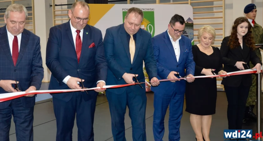 Powiat Wyszkowski zbudował nowoczesną, efektowną halę sportową. / Zdjecie: wdi24.pl