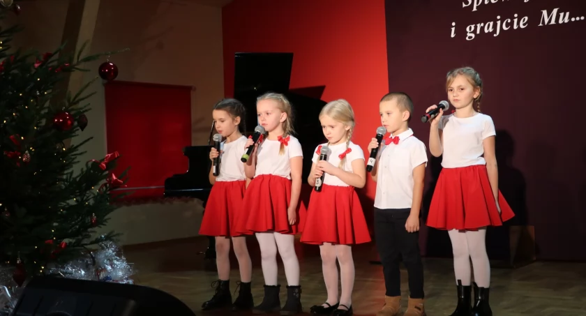 Gminny Przegląd Kolęd i Pastorałek w Długosiodle. / Zdjęcia: GCIKSiR
