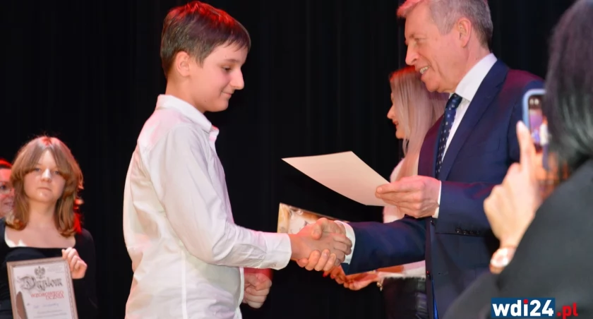 Aż 111 uczniów osiągnęło średnią ocen 4,75 i więcej. / Zdjęcie: wdi24.pl