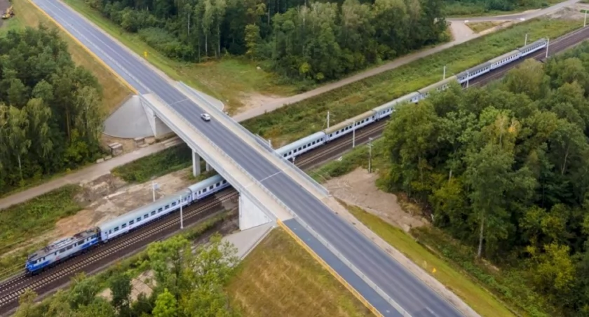 Mieszkańcy poznają szczegółowe plany modernizacji linii kolejowej Tłuszcz - Ostrołęka. / Zdjęcie: poglądowe - screen, prezentacja PKP Polskie Linie Kolejowe S.A.