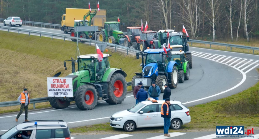 Rolnicy blokują S8. / Zdjęcie: wdi24.pl