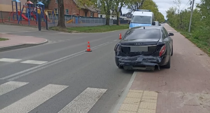  W rejonie przejścia dla pieszych zderzyły się dwa samochody osobowe: citroen i audi. / Zdjęcie: KPP w Wyszkowie 