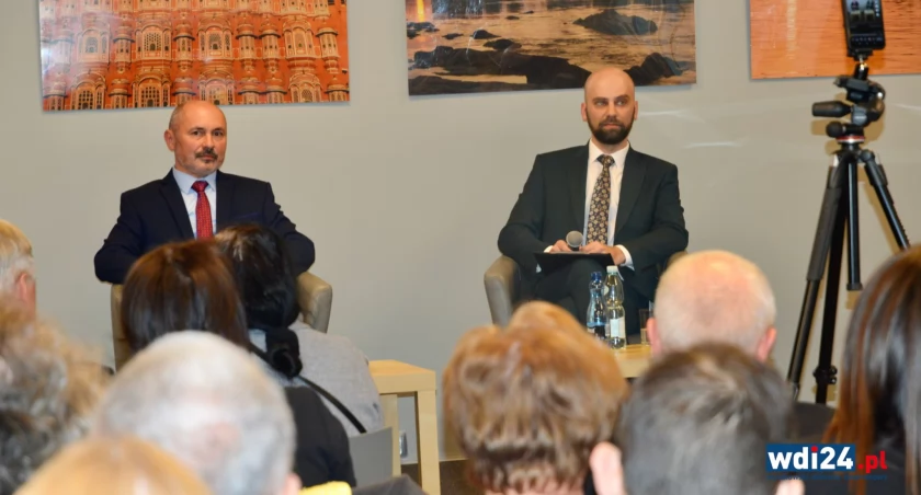 O fotel burmistrza powalczą Piotr Eychler (PiS) i Piotr Płochocki (WiS Masz Wybór).