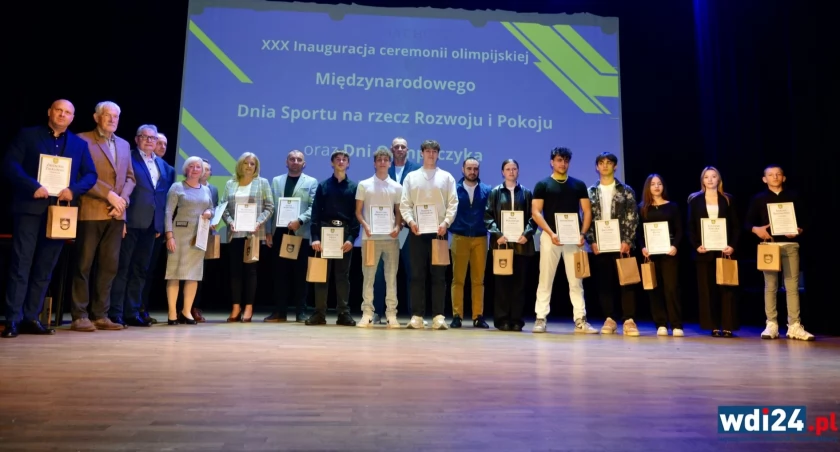 Rozstrzygnięcie Plebiscytu na Najlepszego Sportowca i Najlepszego Nauczyciela Wychowania Fizycznego Powiatowych Igrzysk Sportowych Szkół Średnich w 2023. / Zdjęcie: wdi24.pl 