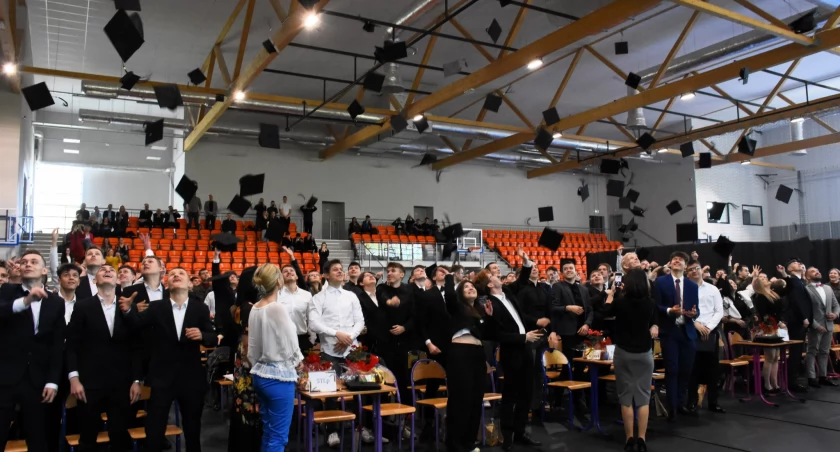 Zakończenie roku maturzystów CEZiU Kopernik. / Zdjęcie: Powiat Wyszkowski 