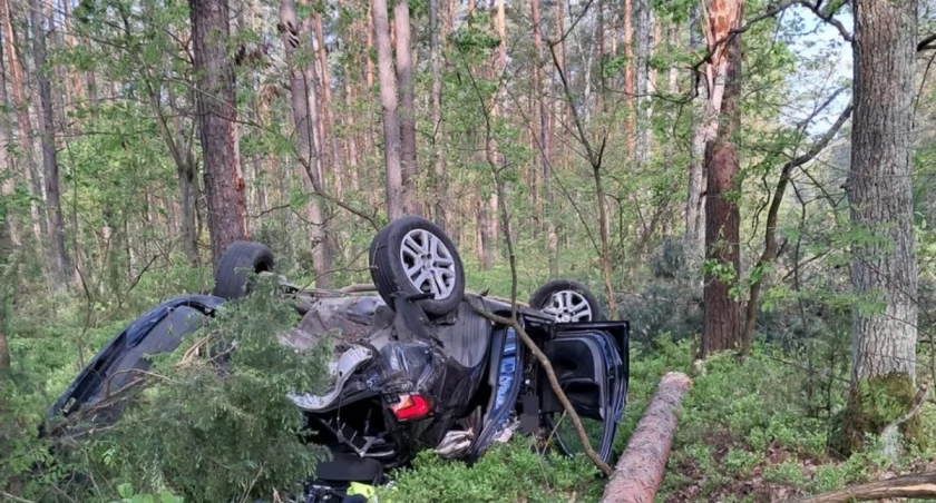 Tragiczny wypadek przy drodze W694 w miejscowości Poręba. / Zdjęcie: KPP w Wyszkowie 