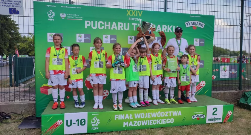 Piłkarki na podium. / Zdjęcie: FB Loczki Wyszków 
