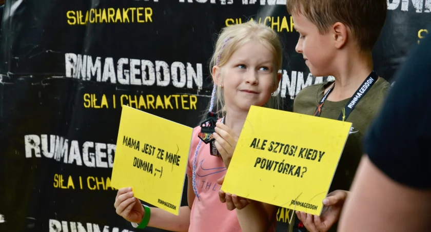 Krętymi ścieżkami, to w górę to w dół i z licznymi przeszkodami, biegali w Dzień Dziecka. / Zdjęcie: wdi24.pl 