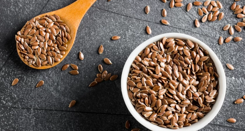 Siemię lniane, często określane jako polski superfood, dostarcza organizmowi błonnika i białka. / Zdjęcie: freepik.com 