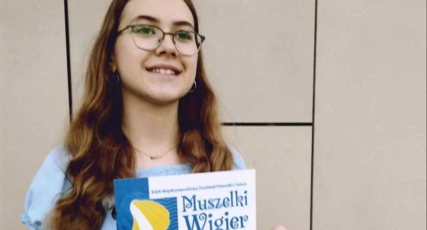14-letnia Natalia od 3 lat jest słuchaczką Ogniska Muzycznego w klasie śpiewu. / Zdjęcie: GCIKSiR w Długosiodle